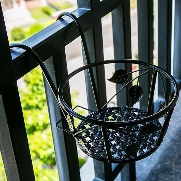 🌿 No-Drill Hanging Plant Stand – Strong Metal Balcony Railing Flower Holder (Up to 27.5 lbs Load)