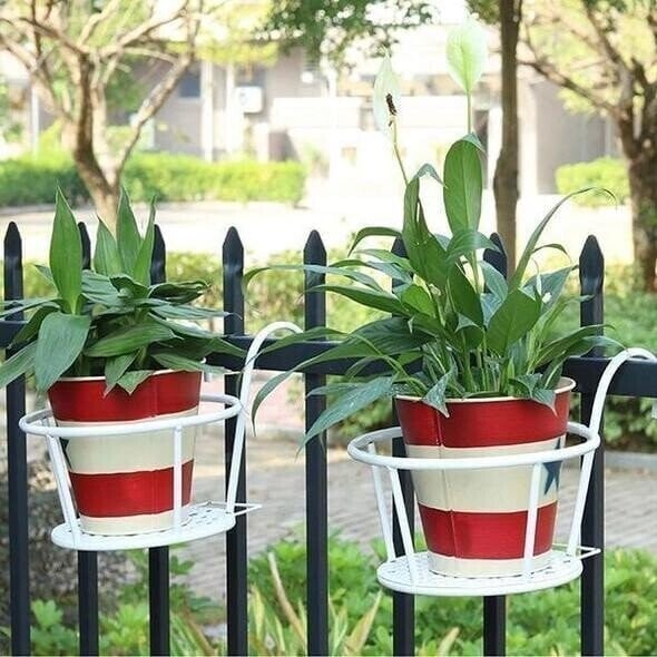 🌿 No-Drill Hanging Plant Stand – Strong Metal Balcony Railing Flower Holder (Up to 27.5 lbs Load)