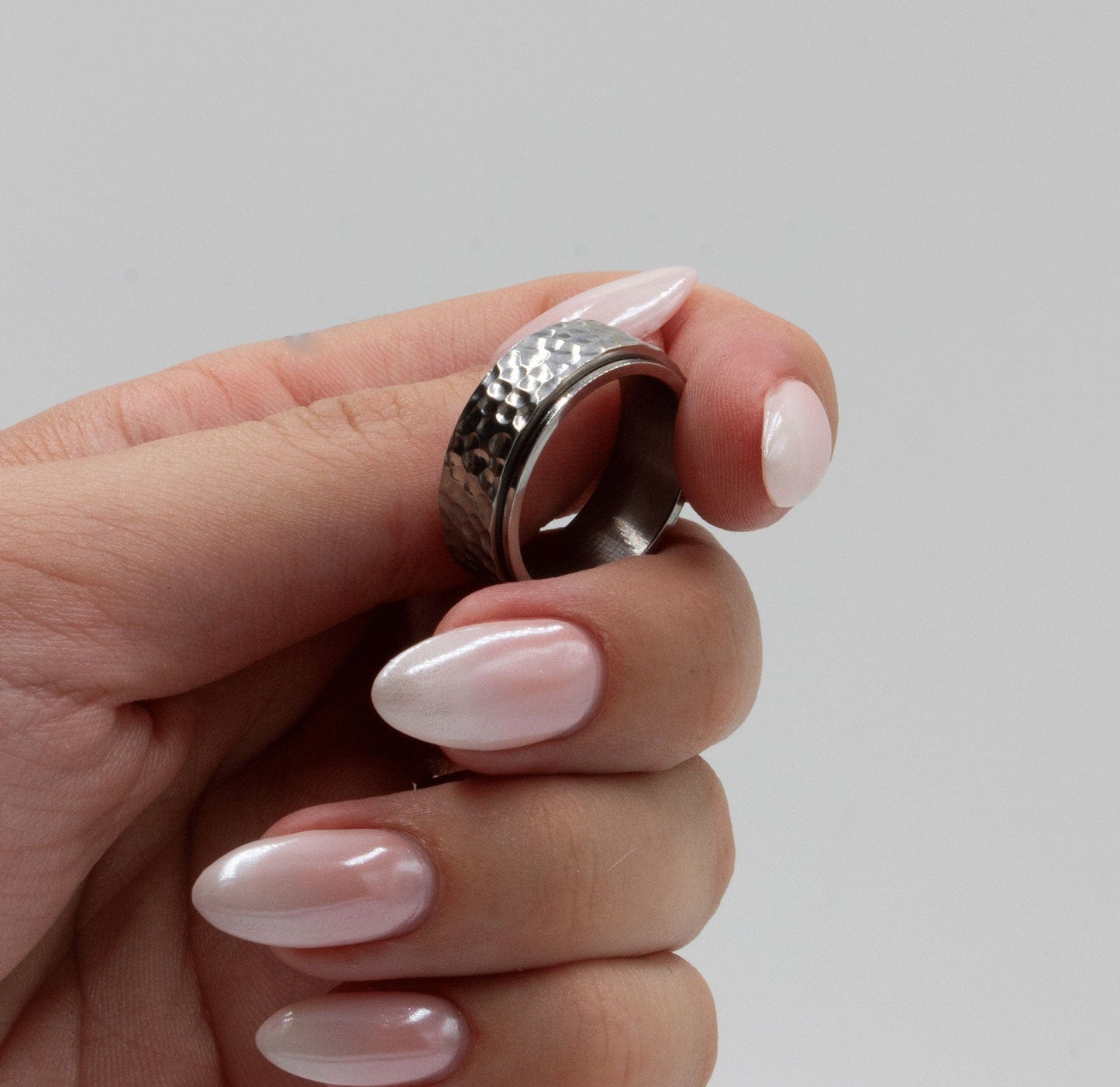 Axel Rotating Worry Ring