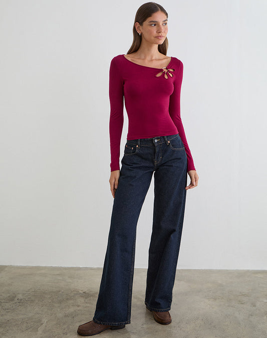 Donela Long Sleeve Top with Flower Ring in Burgundy