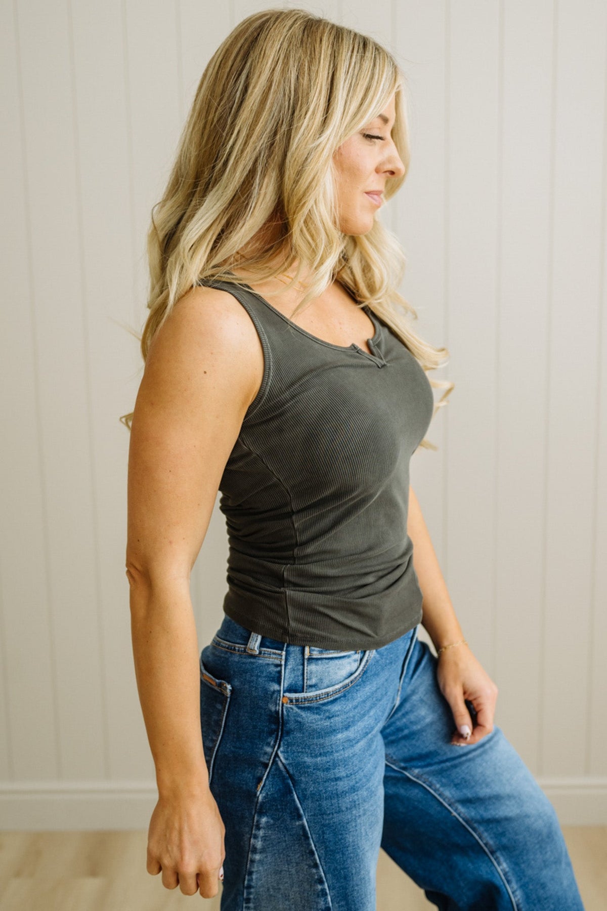 Jo Notched Neck Basic Tank