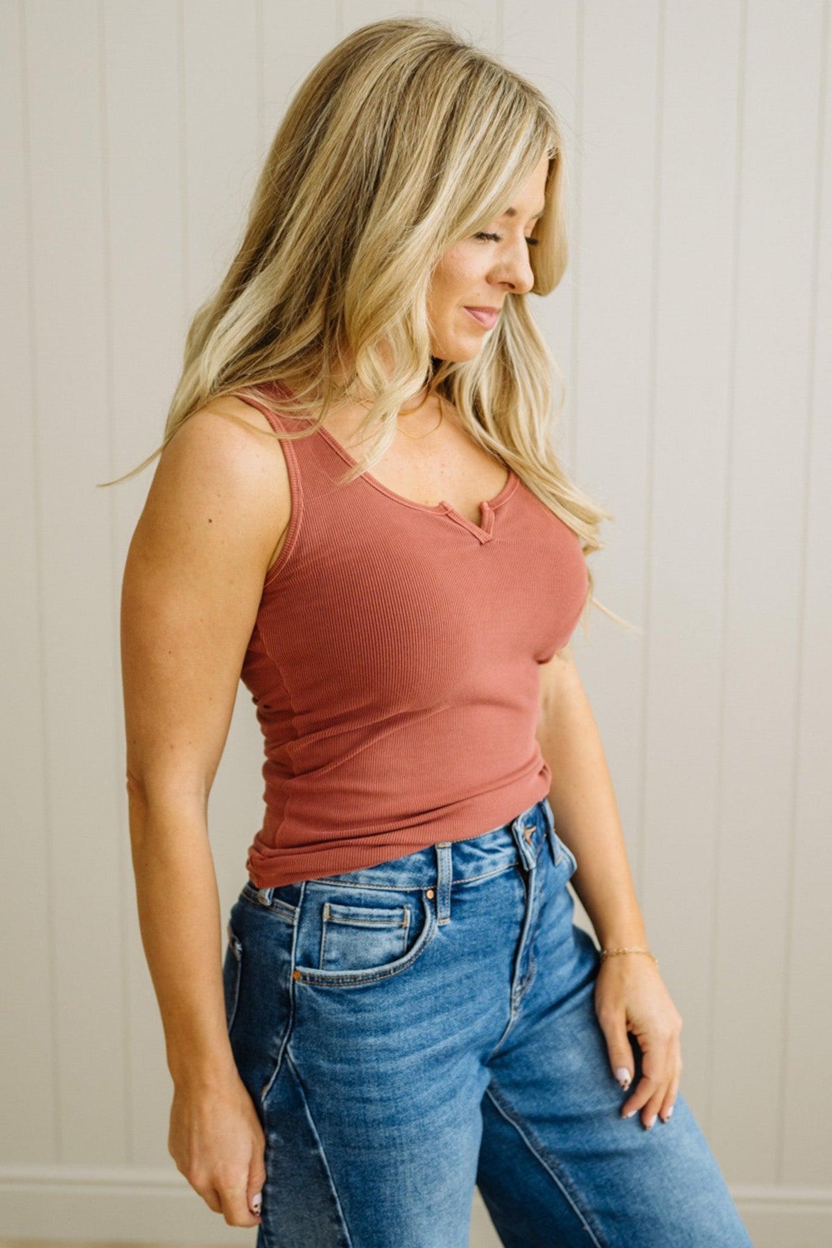 Jo Notched Neck Basic Tank
