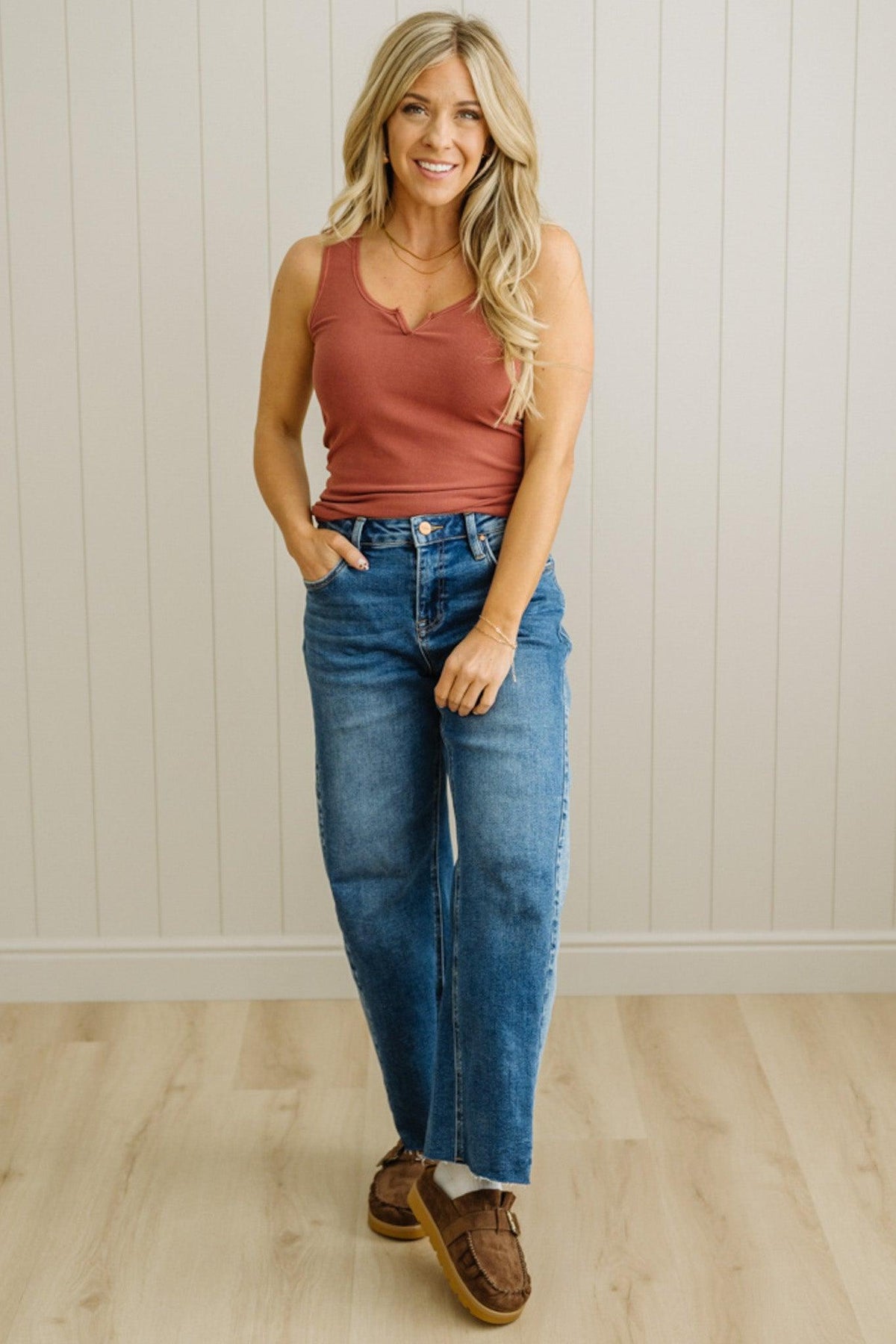 Jo Notched Neck Basic Tank