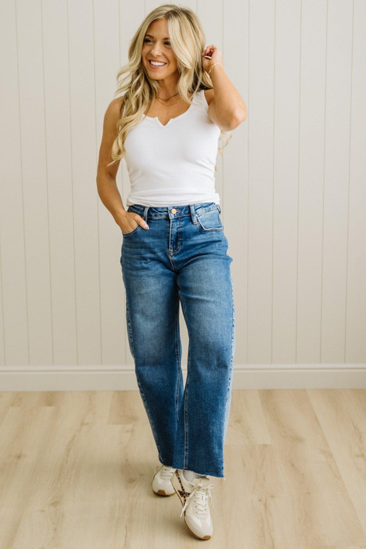 Jo Notched Neck Basic Tank