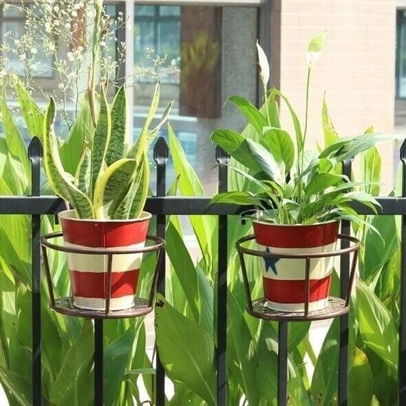 🌿 No-Drill Hanging Plant Stand – Strong Metal Balcony Railing Flower Holder (Up to 27.5 lbs Load)