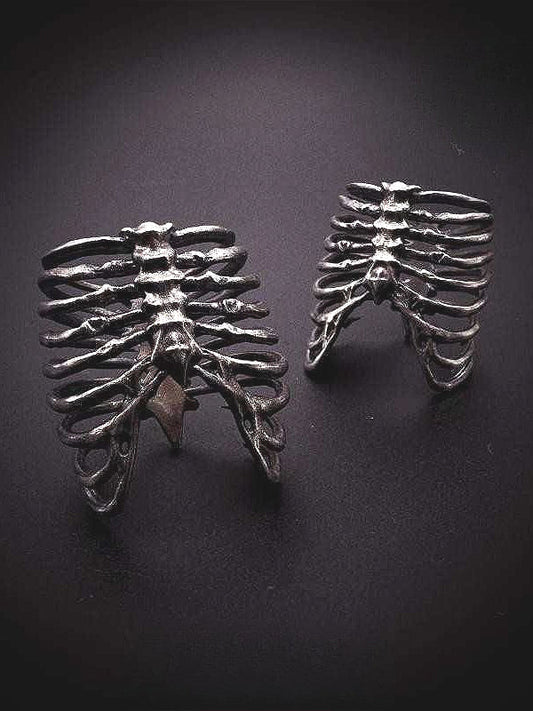Dark Retro Punk Rib Ring